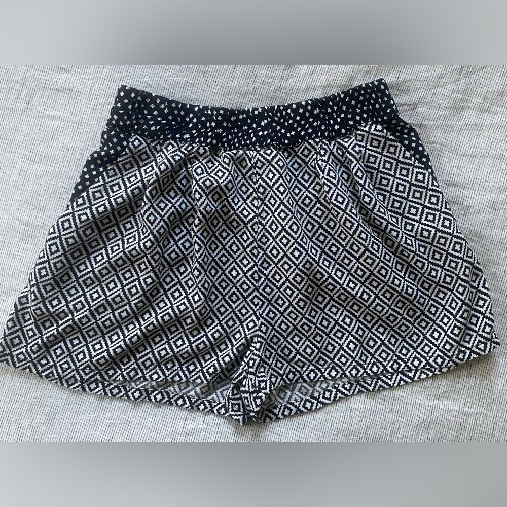 H&M Black and White High Waist Shorts with Pockets